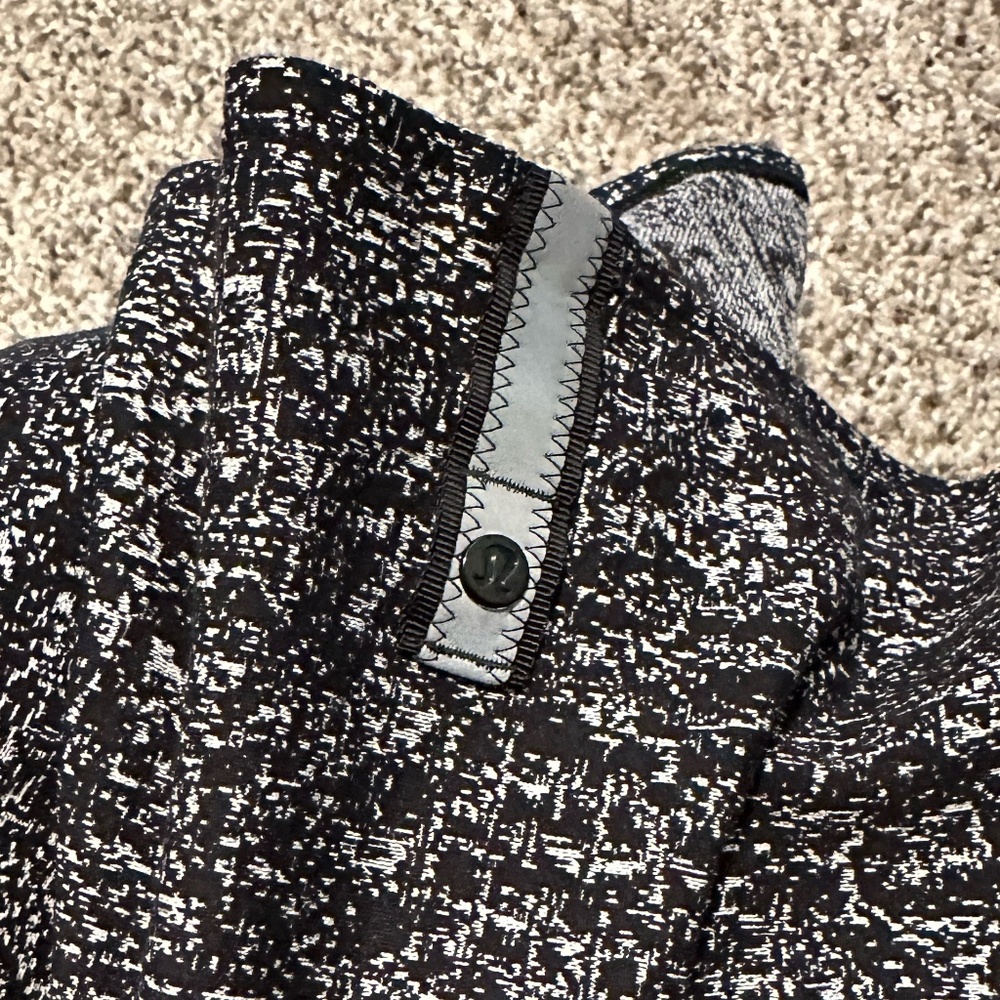 Lululemon Vinyasa Snap Wrap Scarf - Picture 4 of 5